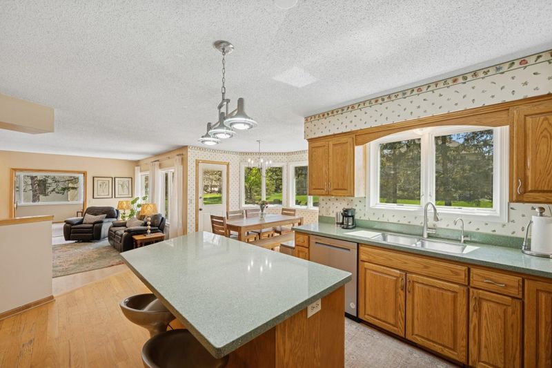 1284 W Royal Oaks Dr, Shoreview, MN 55126