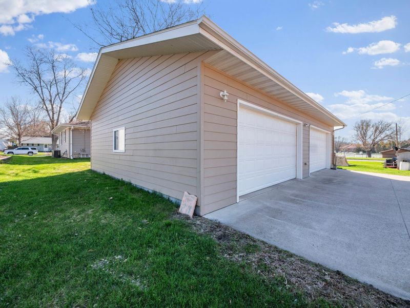 116 S California Ave, Morris, MN 56267