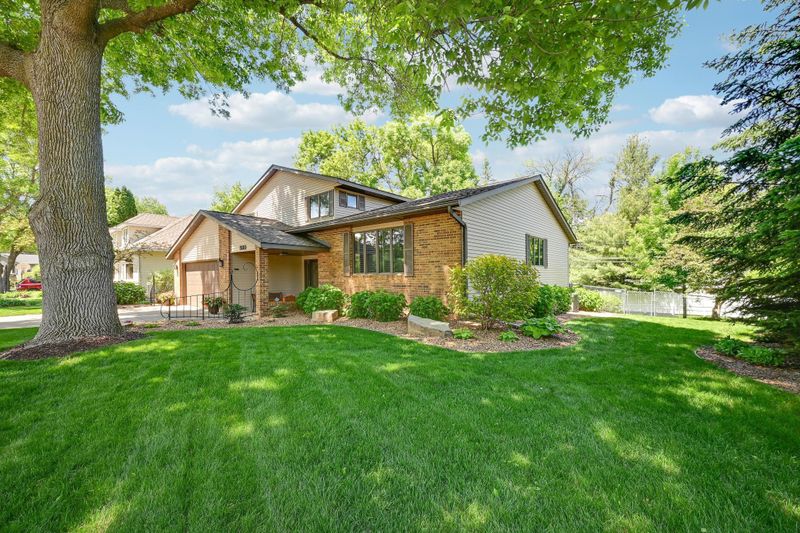 980 Southview Dr, Hastings, MN 55033