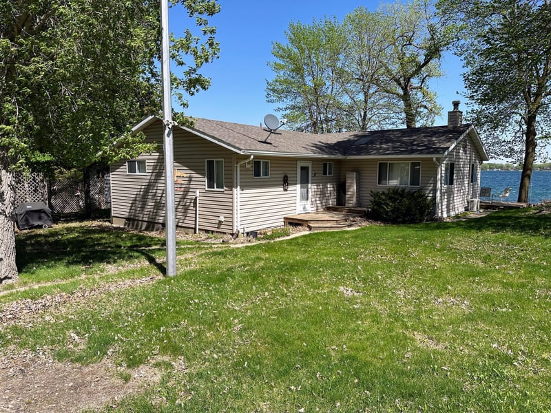 43084 335th Ave, Dent, MN 56528