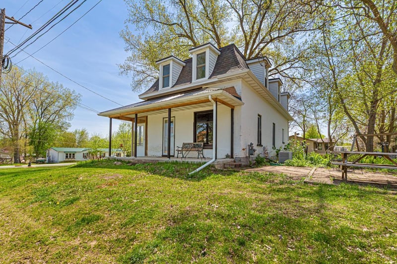 301 S 8th St, Henderson, MN 56044