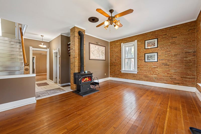 301 S 8th St, Henderson, MN 56044