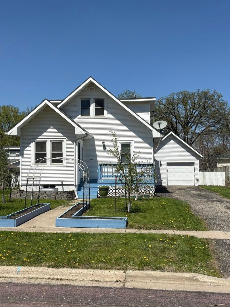 813 4th Ave SE, Waseca, MN 56093