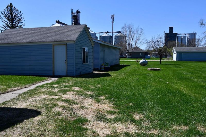 1005 Elizabeth Ave N, Thief River Falls, MN 56701
