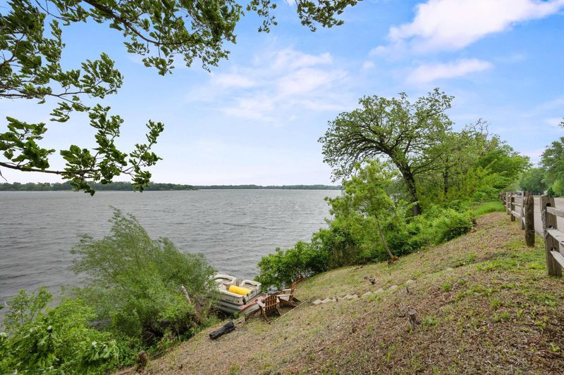 210 Kingsley St S, Winsted, MN 55395