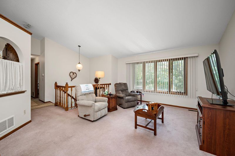 13622 Knox Dr, Burnsville, MN 55337