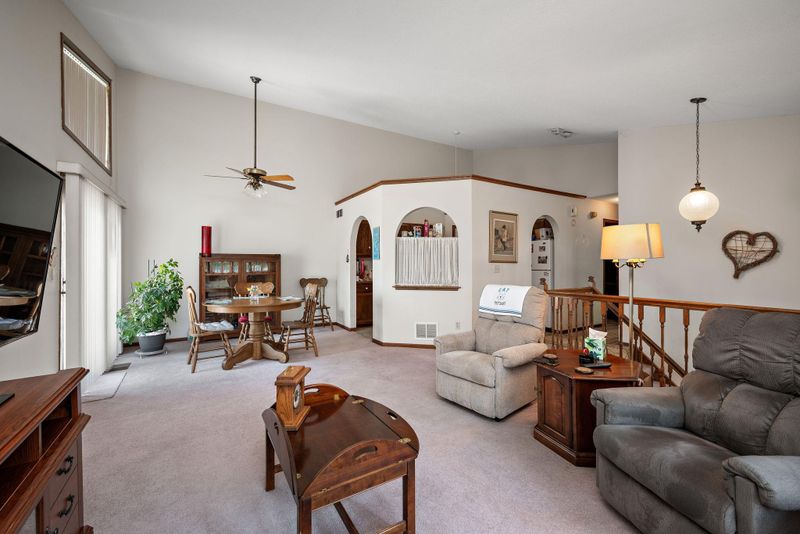 13622 Knox Dr, Burnsville, MN 55337