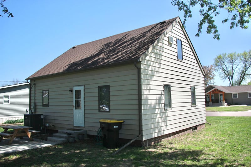 221 E Winona St, Sanborn, MN 56083