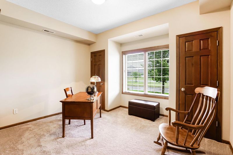 8713 9th Pl N, Lake Elmo, MN 55042