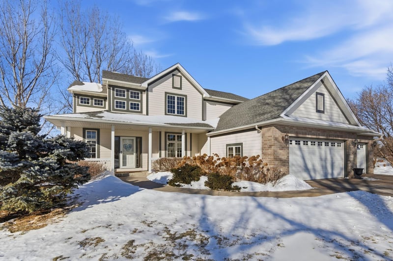 5135 Country Cir, Loretto, MN 55357