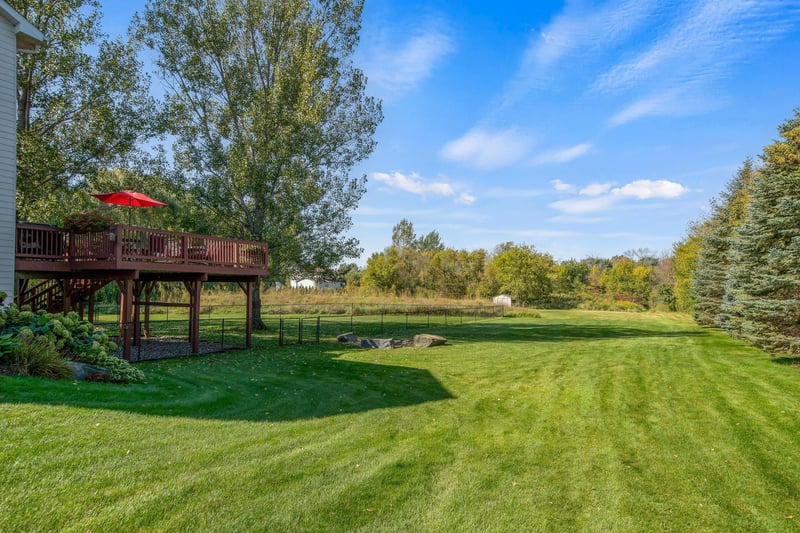 5135 Country Cir, Loretto, MN 55357