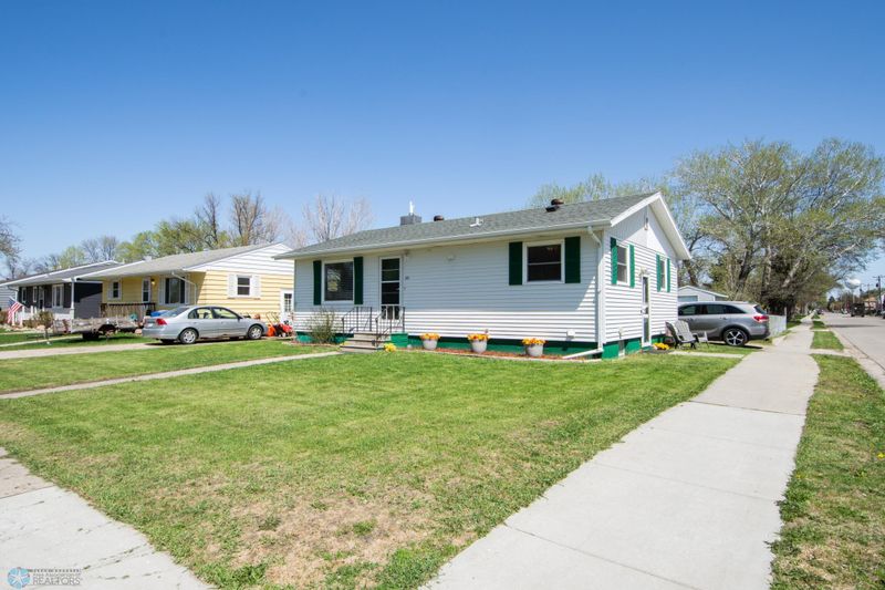 101 4th St NW, Dilworth, MN 56529