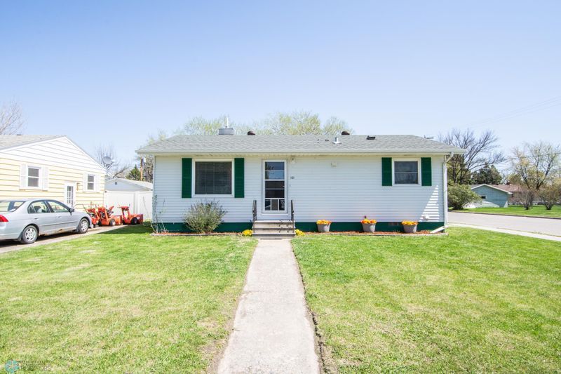 101 4th St NW, Dilworth, MN 56529
