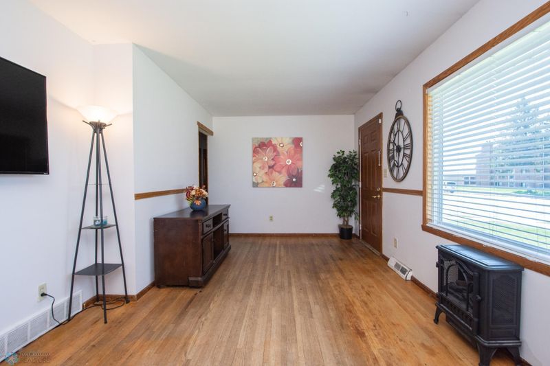 101 4th St NW, Dilworth, MN 56529