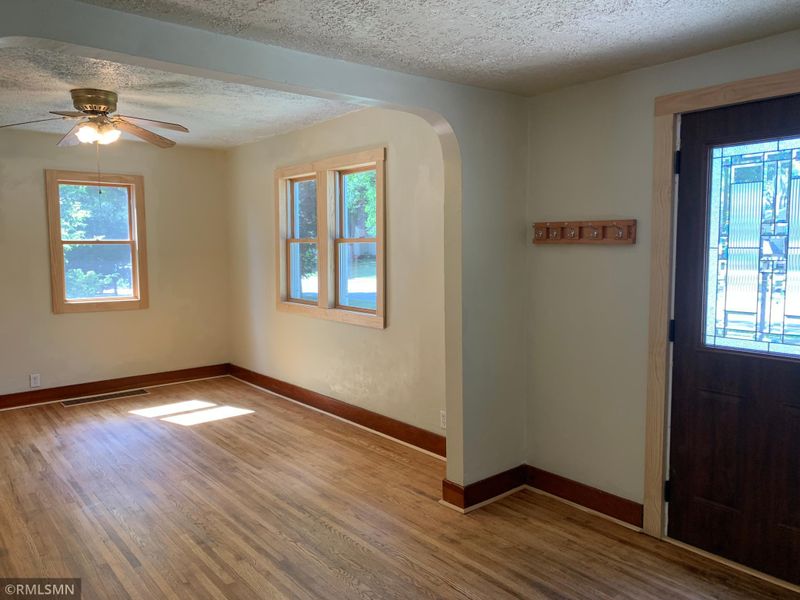 1330 10th St E, Glencoe, MN 55336