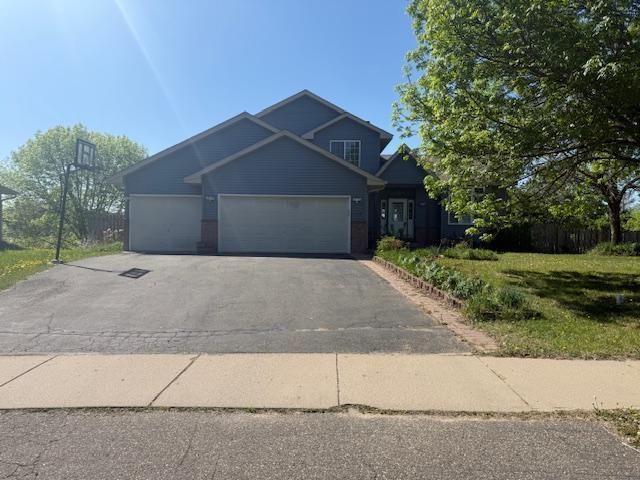 8606 Maryland Ave N, Brooklyn Park, MN 55445