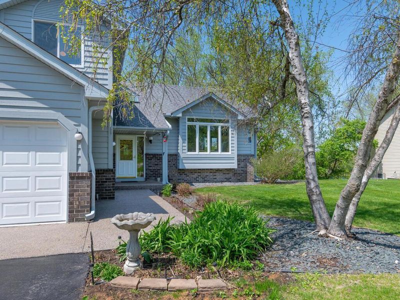 15825 Garden View Dr, Apple Valley, MN 55124