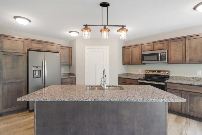 4819 Education Dr N, Hugo, MN 55038