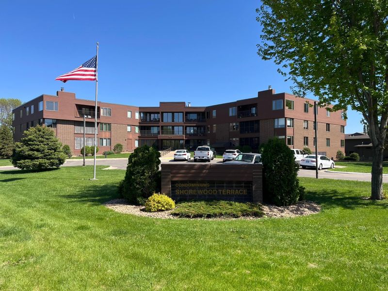 601 Shoreacres Dr #110, Fairmont, MN 56031
