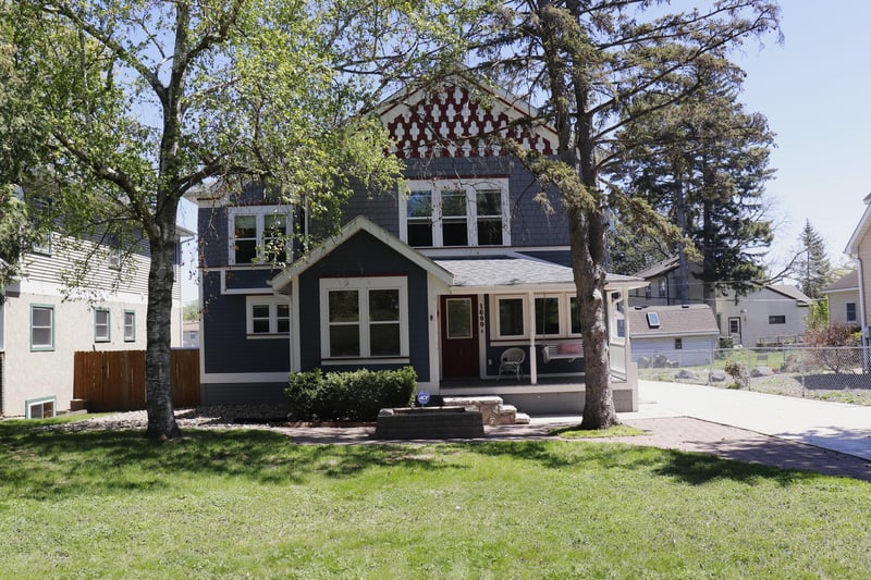 1600 E Shore Dr, Saint Paul, MN 55106