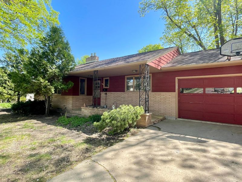 405 Veda Dr, Redwood Falls, MN 56283