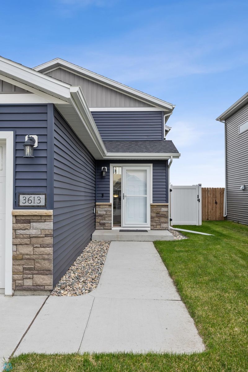 3613 32nd St S, Moorhead, MN 56560