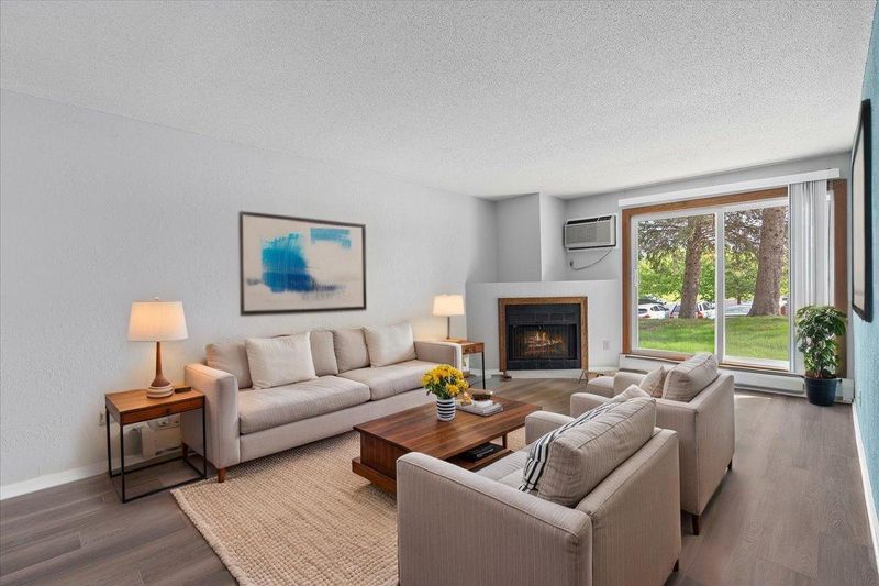 3440 Golfview Dr #123, Eagan, MN 55123