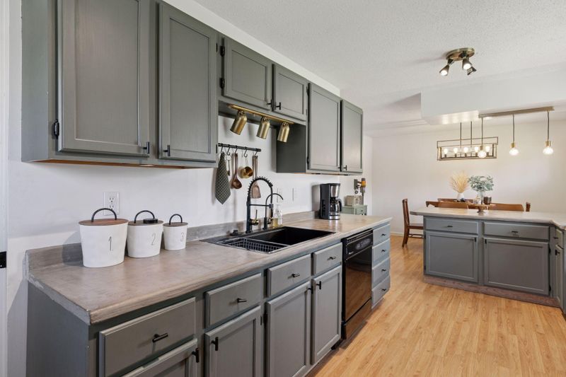 737 Shakopee Ave E, Shakopee, MN 55379