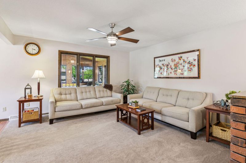 928 Ivanhoe Dr, Northfield, MN 55057