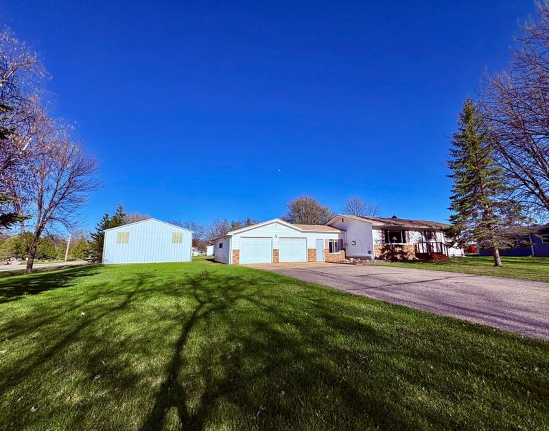 306 4th Ave SE, Baudette, MN 56623