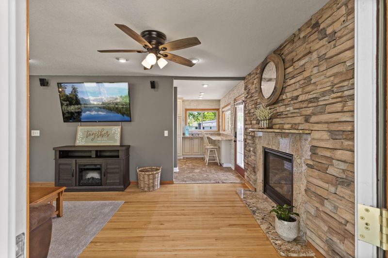 8523 Hinton Ave S, Cottage Grove, MN 55016