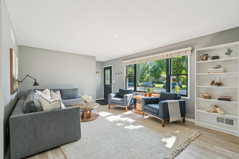 4775 Victoria St N, Shoreview, MN 55126