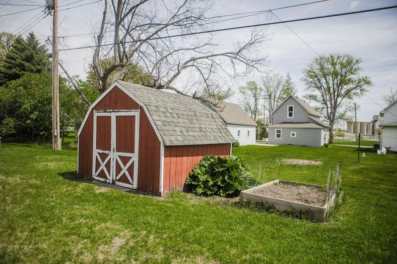 1114 Park Ln, Morris, MN 56267