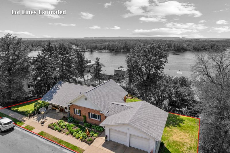 304 S 2nd St, Alma, WI 54610