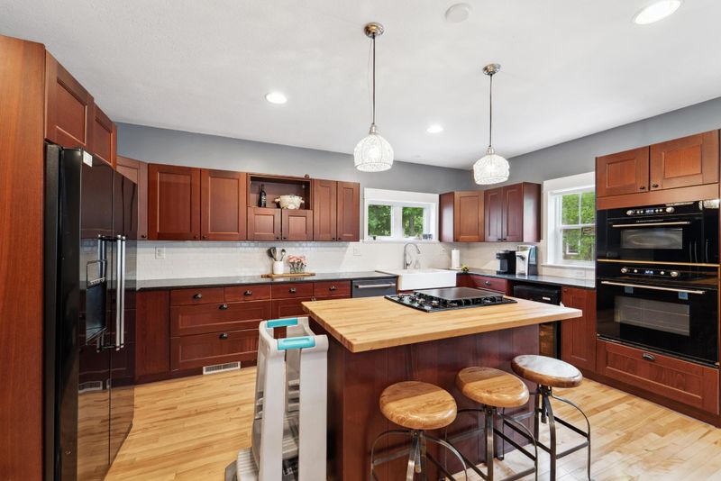 2327 Olive Ave, Wayzata, MN 55391