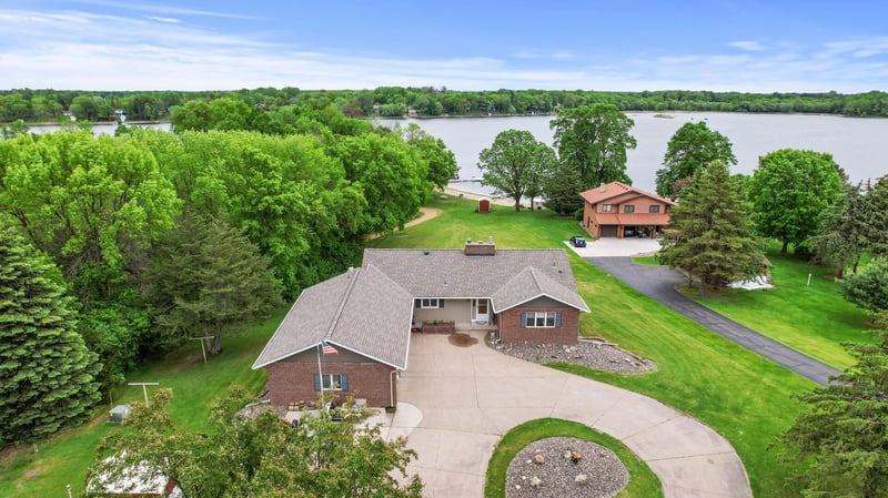 32355 Nottingham Ct, Lindstrom, MN 55045