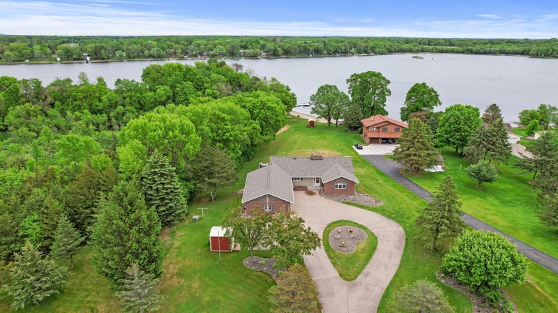 32355 Nottingham Ct, Lindstrom, MN 55045