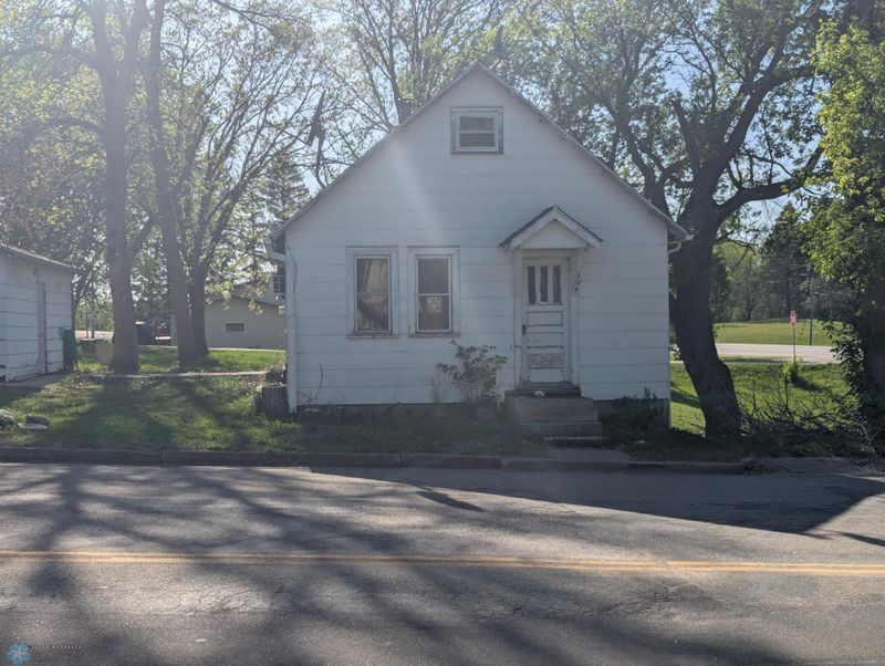 304 Main St S, Underwood, MN 56586