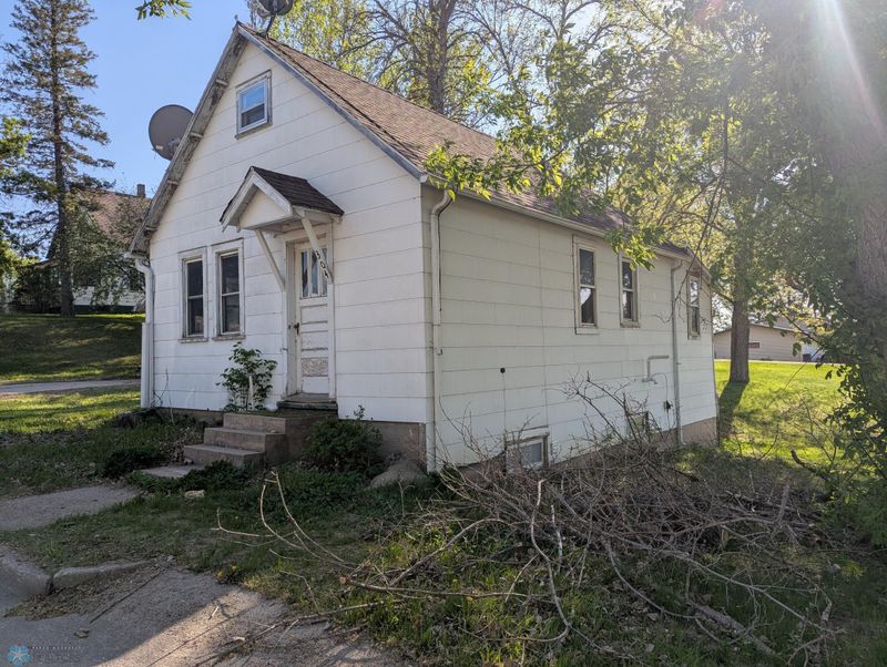 304 Main St S, Underwood, MN 56586