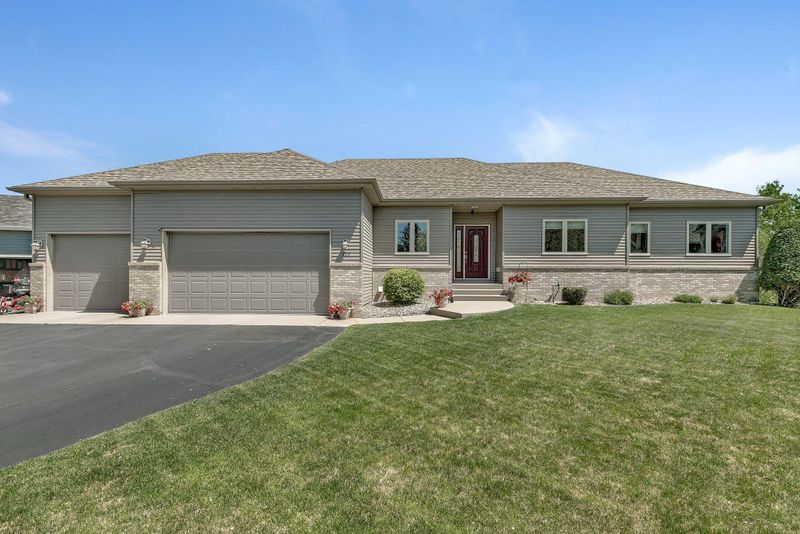 709 Erickson Ct, Sauk Rapids, MN 56379