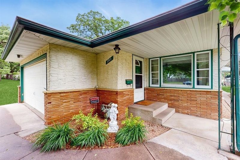2913 Stinson Blvd, Saint Anthony, MN 55418