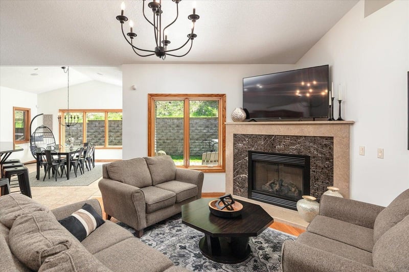 403 N 14th St, La Crescent, MN 55947