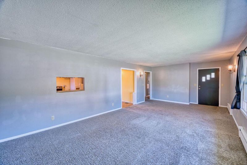 402 E 44th St, Hibbing, MN 55746