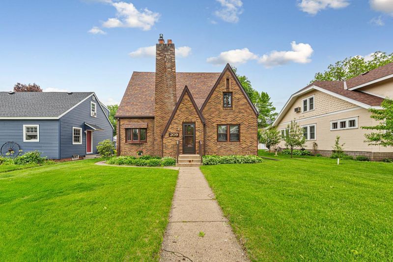 209 E Main St, Arlington, MN 55307
