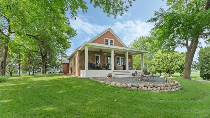 12586 220th St, Silver Lake, MN 55381