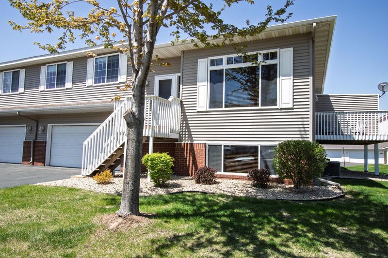 1514 Senate Ln, Northfield, MN 55057