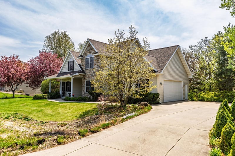 770 Valley View Rd SW, Oronoco, MN 55960