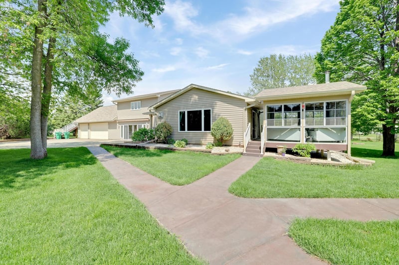 7256 Maciver Ave NE, Albertville, MN 55301