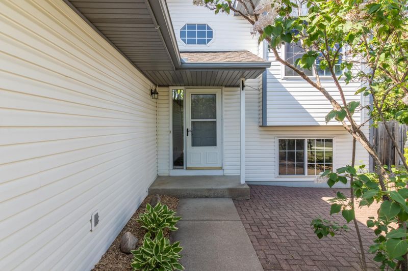 701 Sunwood Park Dr, Waite Park, MN 56387