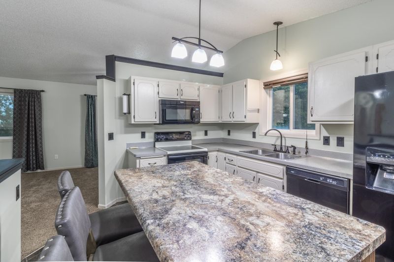 701 Sunwood Park Dr, Waite Park, MN 56387